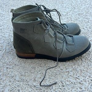 Sorel Olive Lace-Up Boots